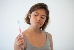 Por qué duelen las encías al cepillarse